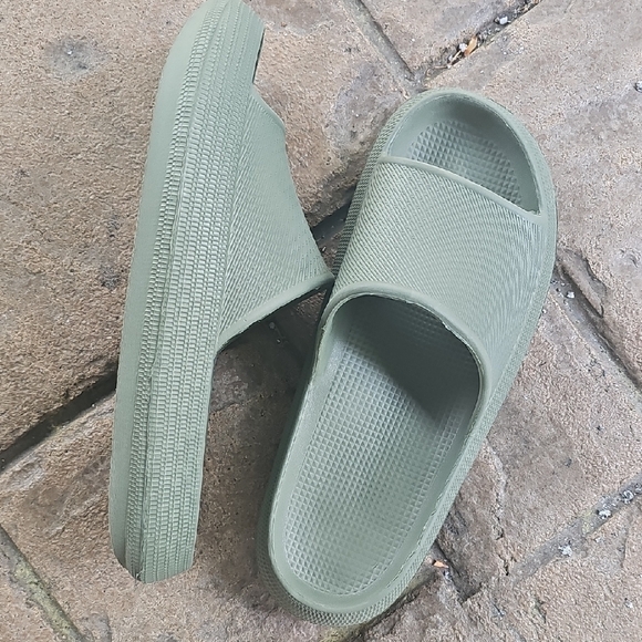 Aldi Rubber Pool Slides Dark Green Size EU 41 - Picture 1 of 1